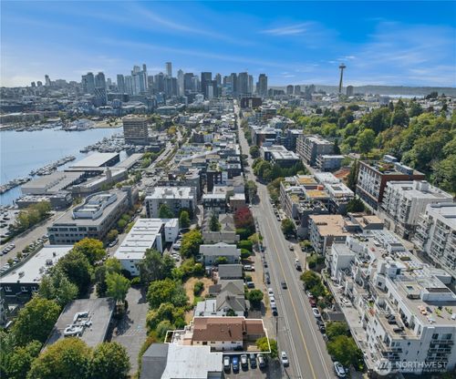 1732 Dexter Ave N, Seattle, WA, 98109-3021 | Card Image