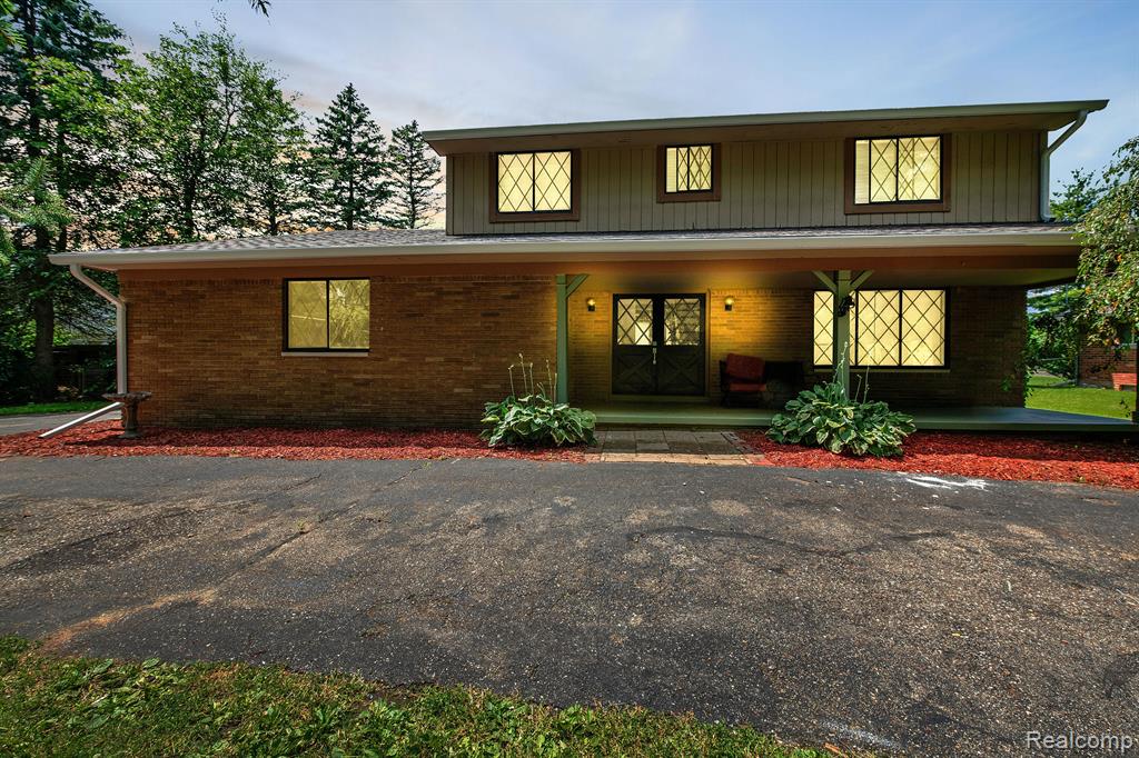 Saint Jude Dr, Waterford, MI 48329 #1