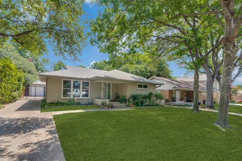 9222 Livenshire Dr, Dallas, TX, 75238-2823 | Card Image