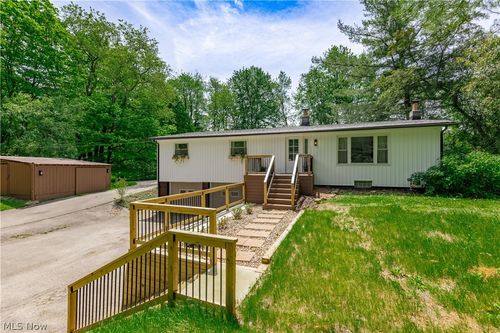 12133 Snow Rd, Burton, OH, 44021-9768 | Card Image