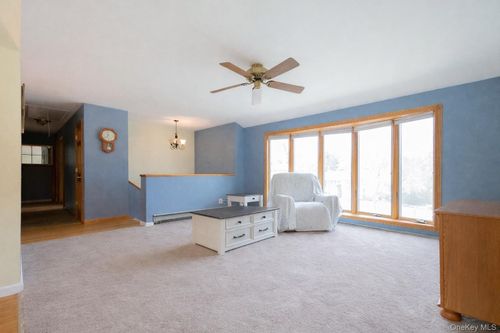 4 Manchester Dr, Bethpage, NY, 11714-3204 | Card Image