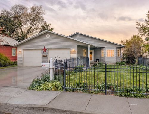 646 Oak Street, Elko, NV, 89801 | Card Image