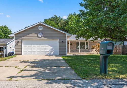 38 Edgewood Ct, Bloomington, IL, 61701-7834 | Card Image