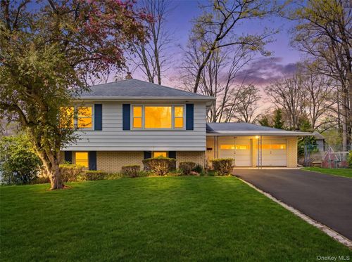 11 Willow Dr, Suffern, NY, 10901-6851 | Card Image