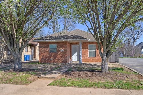 811 W Woodard St, Denison, TX, 75020-3243 | Card Image
