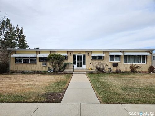 8-320 13th Avenue Ne, Swift Current, SK, S9H2V9 | Card Image