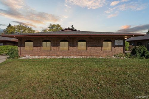 16-1117 Villa Linde Court, Flint Charter Township, MI, 48532 | Card Image