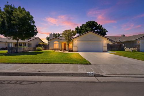 845 E Julia Way, Hanford, CA, 93230 | Card Image
