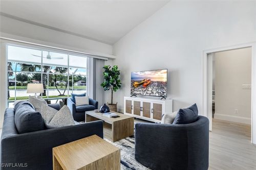 914 Marble Dr, NAPLES, FL, 34104-0817 | Card Image