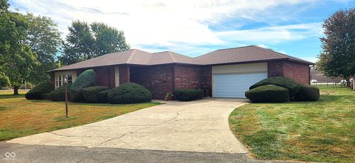 3307 Memorial Dr N, Elwood, IN, 46036-8334 | Card Image