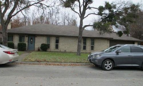 517 S Kirby St, Pilot Point, TX, 76258-4437 | Card Image