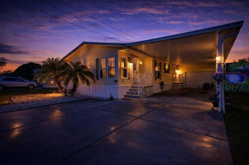 37338 Sandra Ave, ZEPHYRHILLS, FL, 33542-8507 | Card Image