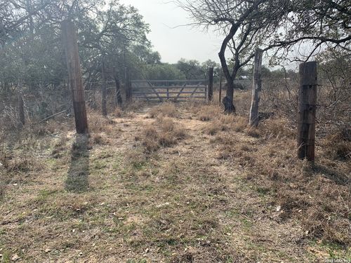 264 County Road 6719, Natalia, TX, 78059-2112 | Card Image