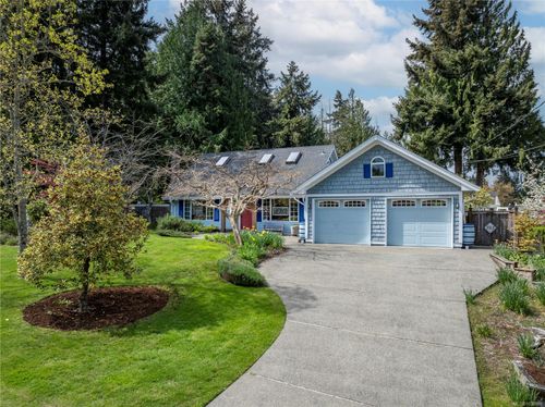 703 Hemsworth Rd, Qualicum Beach, BC, V9K1M2 | Card Image