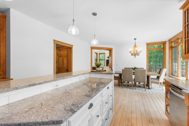 Kitchen Island | Image 16