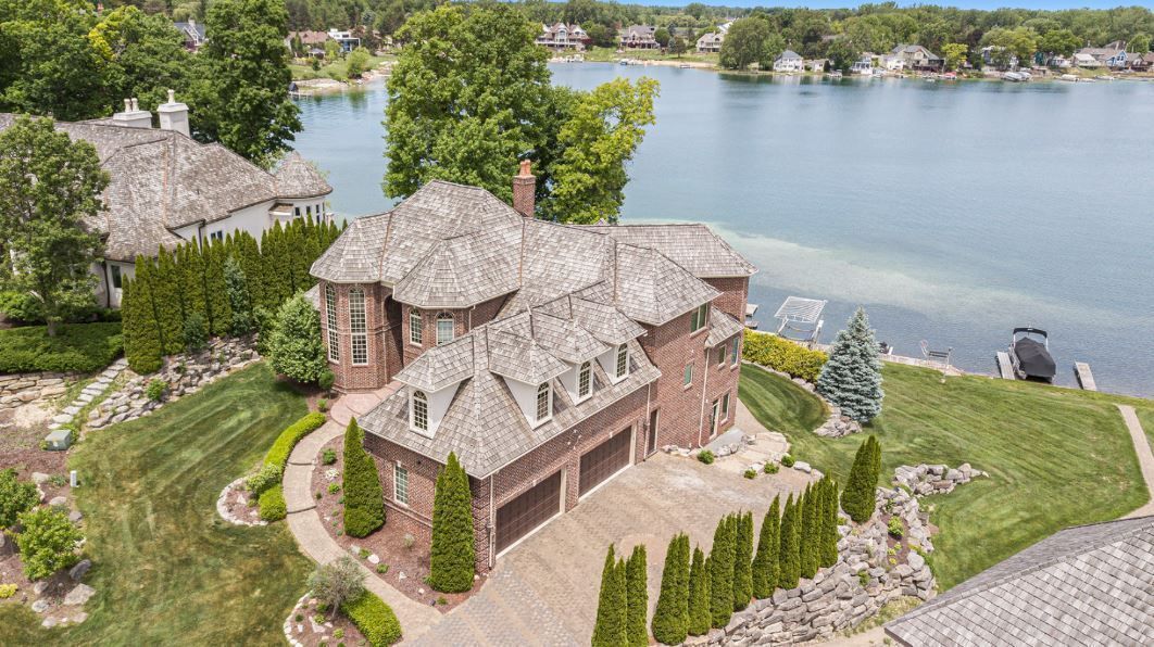 Chateaux Du Lac , Fenton, MI 48430