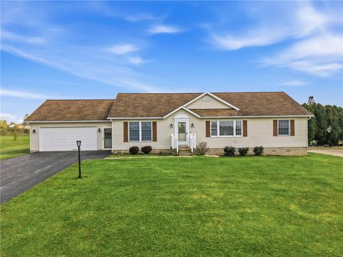 7 Windsor Dr, Greenville, PA, 16125-9736 | Card Image