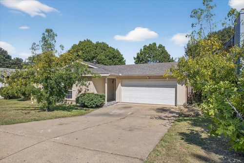 2203 Newbury Dr, Arlington, TX, 76014-3614 | Card Image