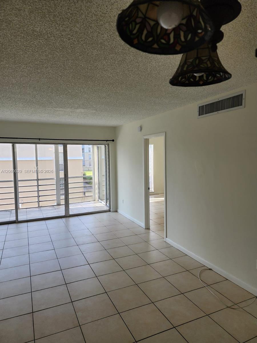 Residential Lease in Pembroke Pines