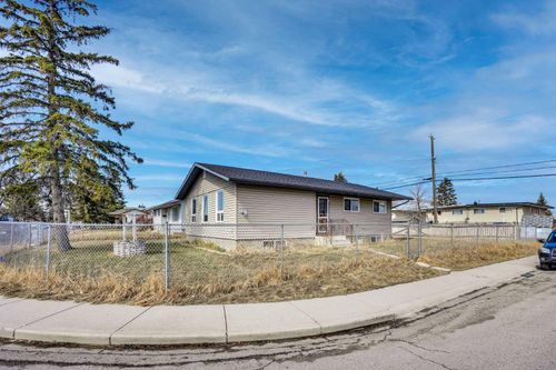 1004 Penrith Cres Se, Calgary, AB, T2A2H7 | Card Image