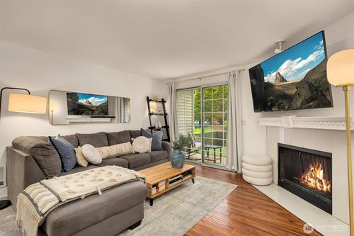 apt-d102-215 9th St, Kirkland, WA, 98033-6011 | Card Image