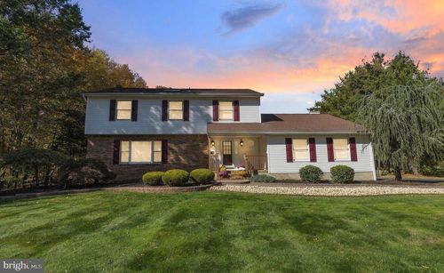 33 Beechwood Dr, ROBBINSVILLE, NJ, 08691-3001 | Card Image