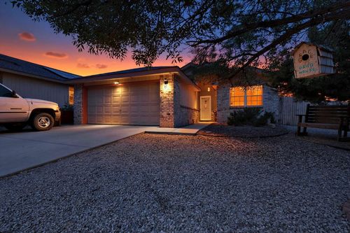 17 Milagro Ct, Los Lunas, NM, 87031-5847 | Card Image