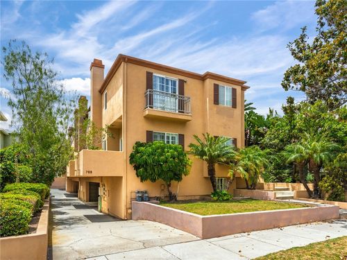 2-703 S Main St, Los Angeles, CA, 90012 | Card Image
