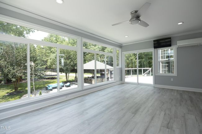 25Sunroom | Image 26