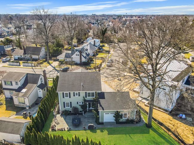 Aerial view with a residential view | Image 36