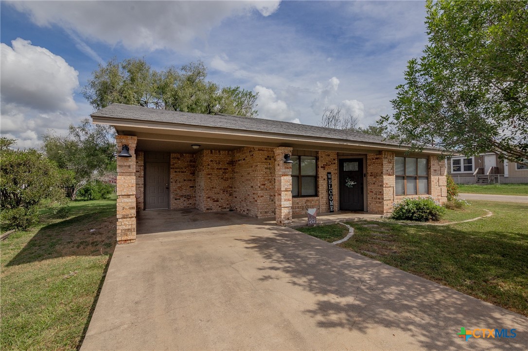 Park St, Cuero, TX 77954