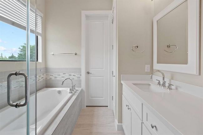 B - 5816 Gardendale Dr, House other with 3 bedrooms, 3 bathrooms and 2 parking in Houston TX | Image 7