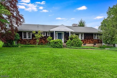 18 Pottersville Rd, Gladstone, NJ, 07934-2092 | Card Image