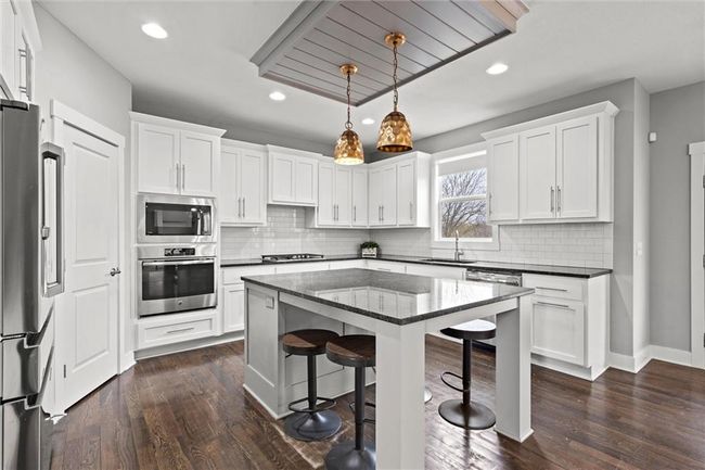 7295 Nw Forest Lakes Dr, House other with 5 bedrooms, 5 bathrooms and null parking in Parkville MO | Image 5