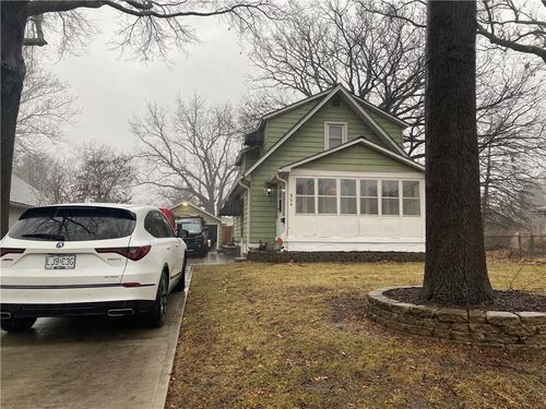 904 Pinkston St, Grandview, MO, 64030-3071 | Card Image