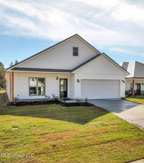 123 Mamie Cir, Picayune, MS, 39466-6049 | Card Image