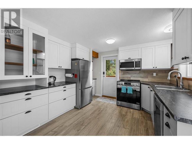 7398 Yellowhead Highway, House other with 3 bedrooms, 1 bathrooms and null parking in Darfield BC | Image 7
