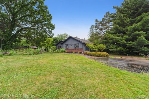 5152 Milroy Ln, Brighton, MI, 48116-9727 | Card Image