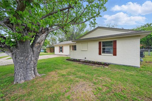 5621 Neystel Rd, Fort Worth, TX, 76134-2319 | Card Image