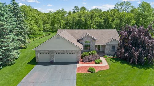 5800 Jeanne Marie Dr, White Lake, MI, 48383-4111 | Card Image