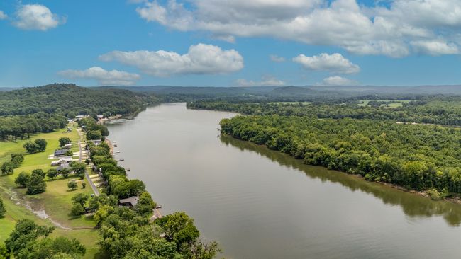 1038 Wc Pickett Rd, Home with 0 bedrooms, 0 bathrooms and null parking in Clifton TN | Image 12