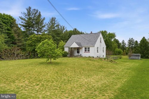 3250 Manor Rd, COATESVILLE, PA, 19320-1218 | Card Image