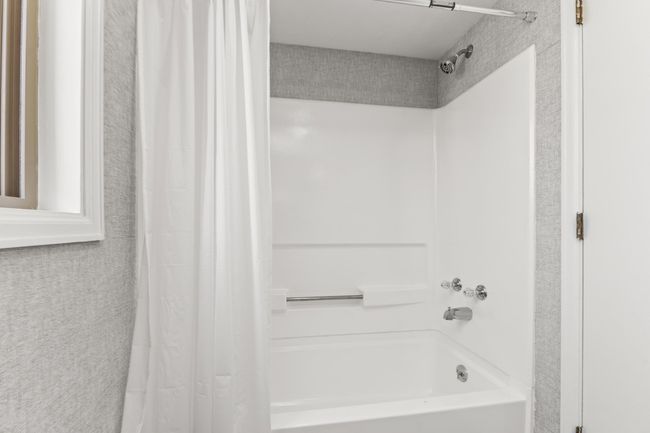Easy maintanence shower | Image 19