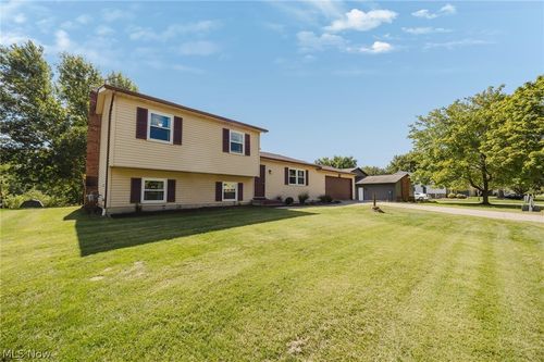 1004 Lancaster Dr, Medina, OH, 44256-2739 | Card Image