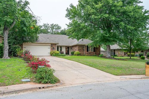 809 Sandhurst Drive, Edmond, OK, 73034 | Card Image