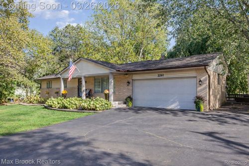 2261 Avondale St, Sylvan Lake, MI, 48320-1713 | Card Image