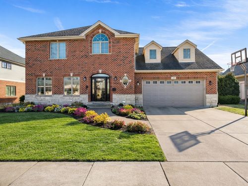 159 E Edgemont Ln, Park Ridge, IL, 60068-2731 | Card Image