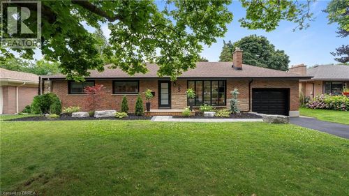 25 Seneca Cres, Brantford, ON, N3R1K3 | Card Image