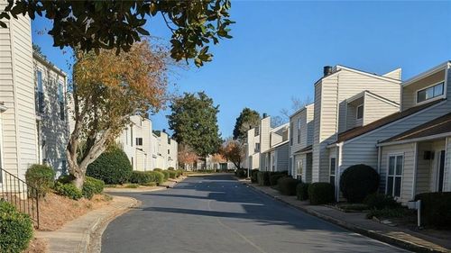 688 Serramonte Dr, Marietta, GA, 30068-4642 | Card Image