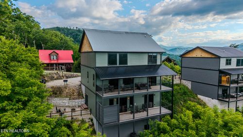 704 Topside Rd, Gatlinburg, TN, 37738 | Card Image
